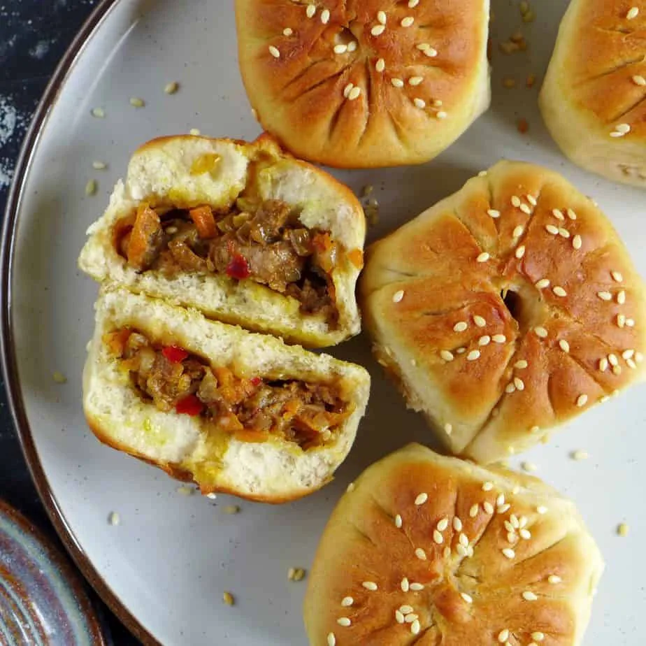 Baked Bao Bun with Lamb Filling (羊肉烤包子)