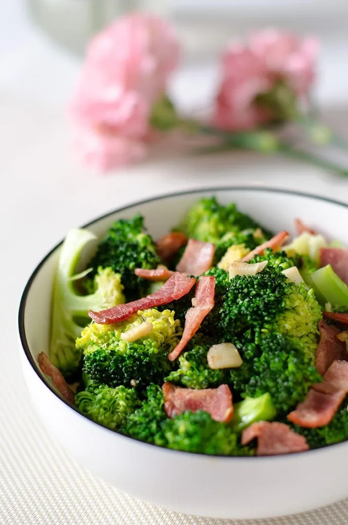 3-Ingredient Garlic Broccoli Stir Fry